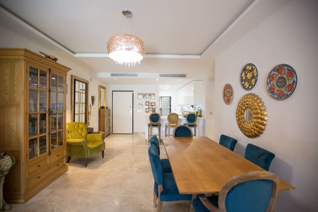 2 slaapkamer Flat te koop in Las Brisas, Marbella met zwembad garage - € 699.000 (Ref: 9559063)