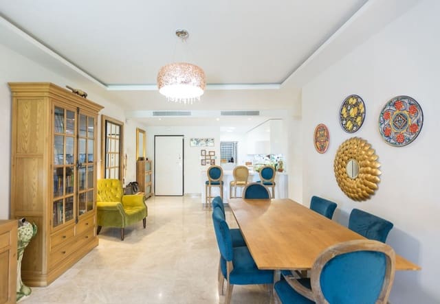 2 slaapkamer Flat te koop in Las Brisas, Marbella met zwembad garage - € 699.000 (Ref: 9559063)