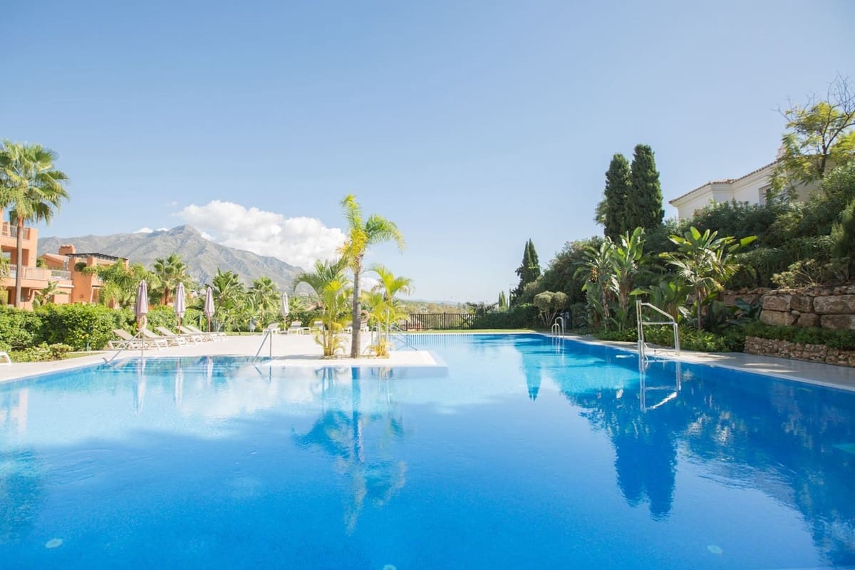 2 sypialnia Mieszkanie na sprzedaż w Marbella z basenem garażem - 699 000 € (Ref: 9559063)