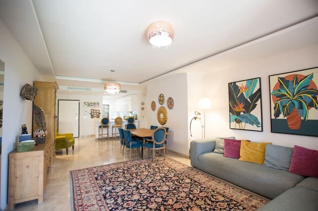 2 slaapkamer Flat te koop in Las Brisas, Marbella met zwembad garage - € 699.000 (Ref: 9559063)