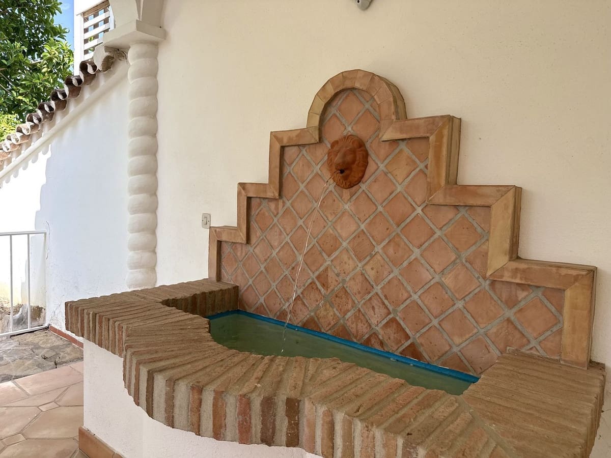 3 soveværelse Villa til salg i Marbella med garage - € 649.000 (Ref: 9559369)