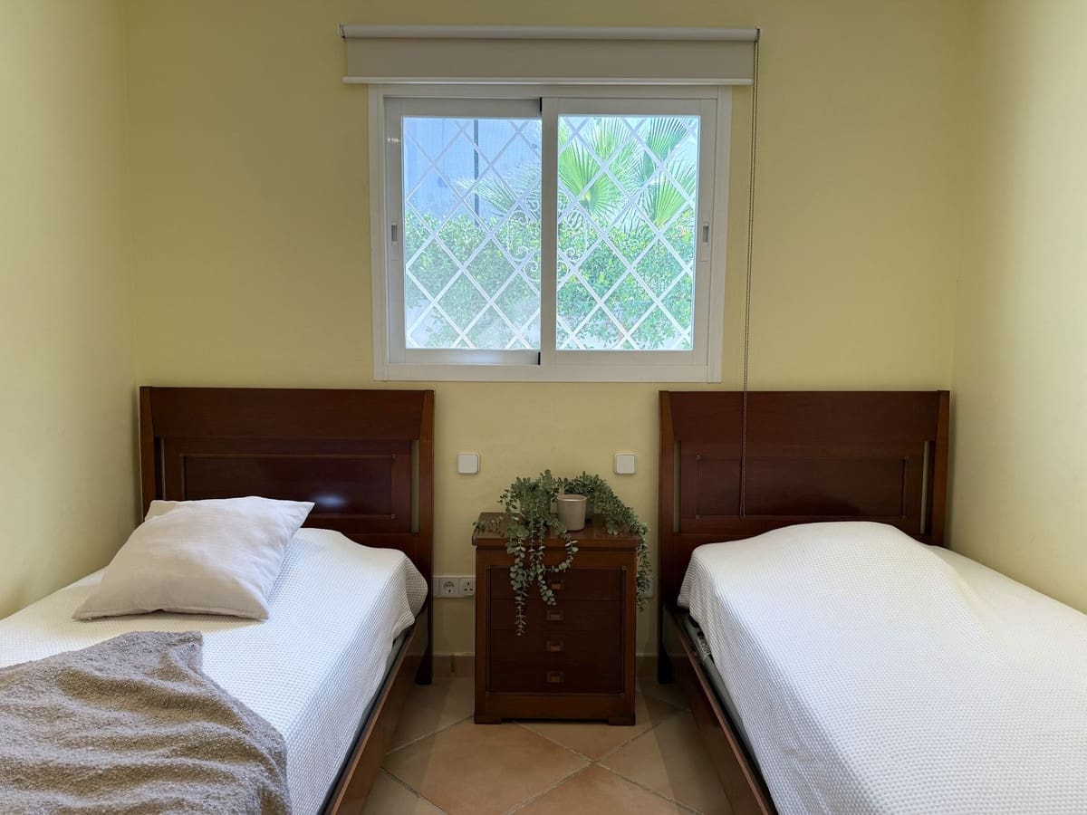 3 soveværelse Villa til salg i Marbella med garage - € 649.000 (Ref: 9559369)