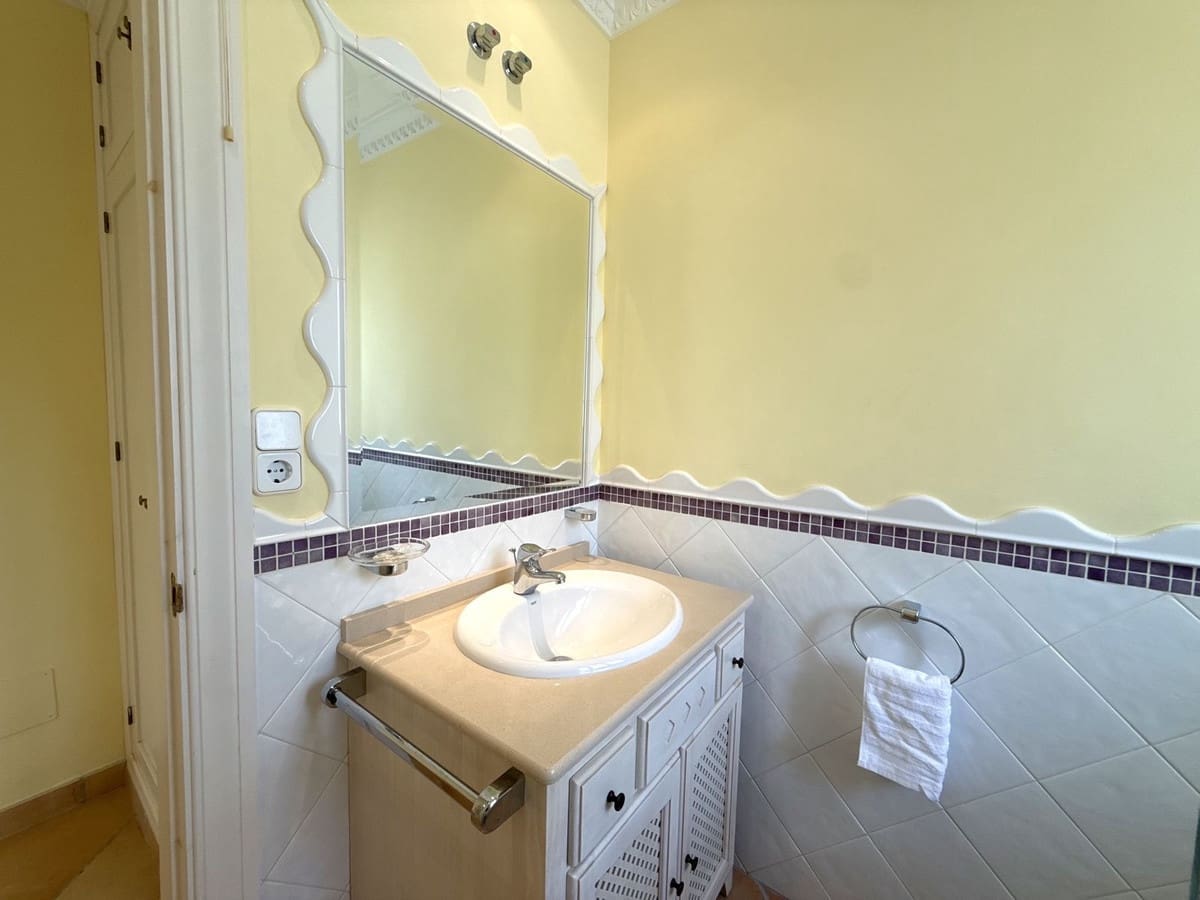 3 soveværelse Villa til salg i Marbella med garage - € 649.000 (Ref: 9559369)