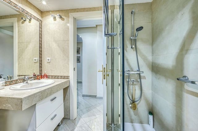 2 soverom Leilighet til salgs i Nueva Andalucía Centro, Marbella med svømmebasseng garasje - € 495 000 (Ref: 9559370)