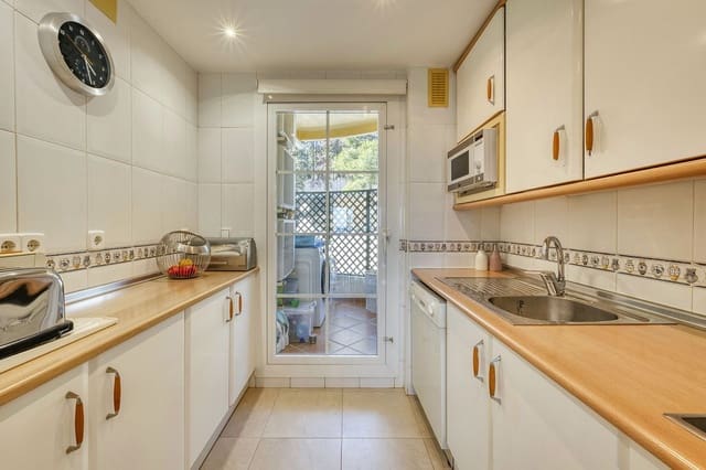 2 soverom Leilighet til salgs i Nueva Andalucía Centro, Marbella med svømmebasseng garasje - € 495 000 (Ref: 9559370)