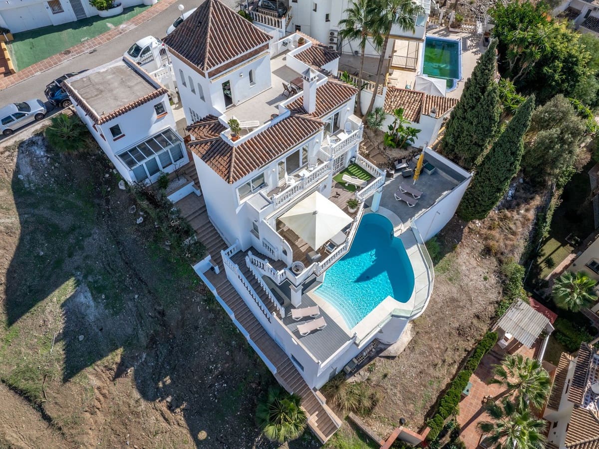 5 soverom Villa til salgs i Mijas med svømmebasseng garasje - € 1 650 000 (Ref: 9559373)