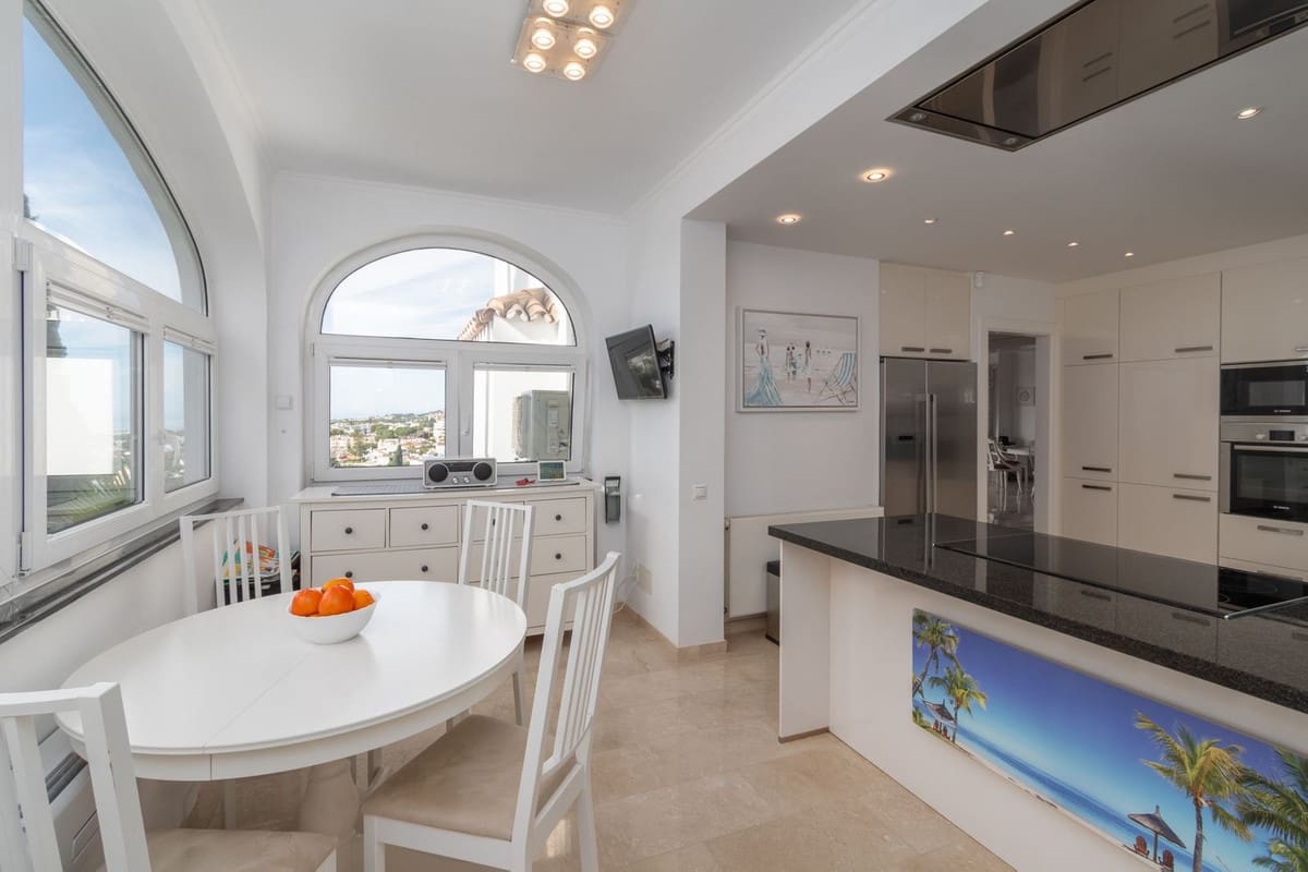 5 soverom Villa til salgs i Mijas med svømmebasseng garasje - € 1 650 000 (Ref: 9559373)