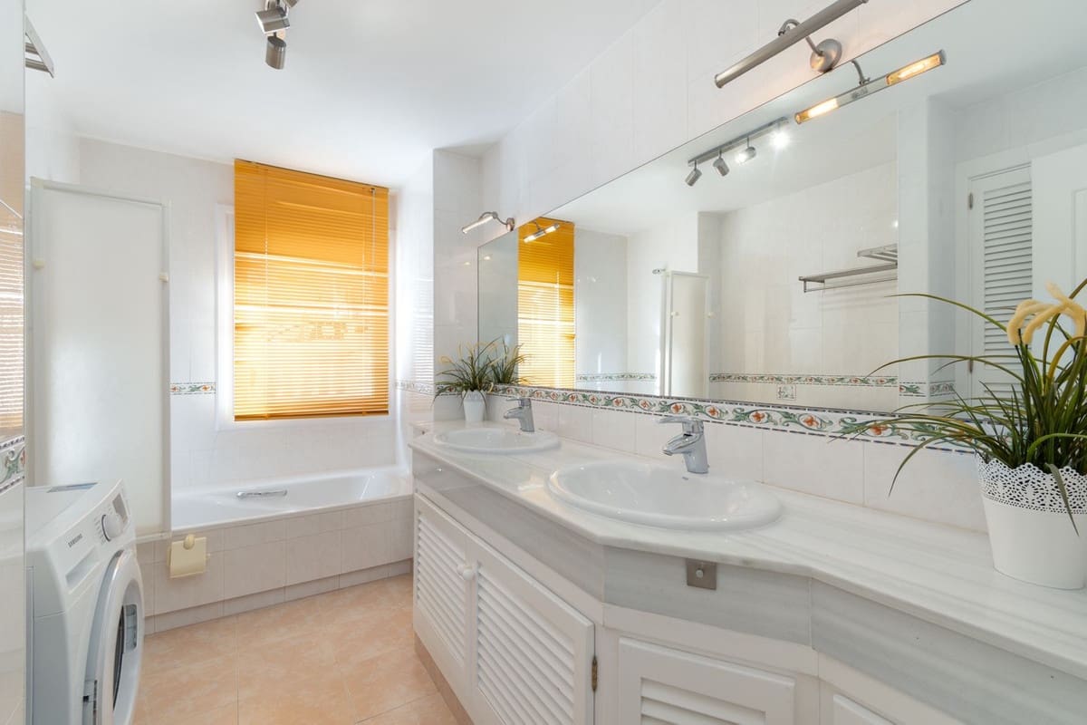 5 soverom Villa til salgs i Mijas med svømmebasseng garasje - € 1 650 000 (Ref: 9559373)