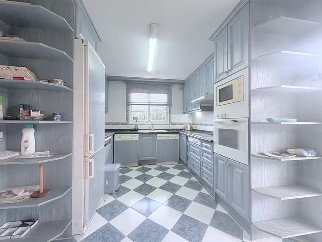 5 makuuhuone Huvila myytävänä paikassa Cancelada, Estepona mukana uima-altaan - 695 000 € (Ref: 9559769)