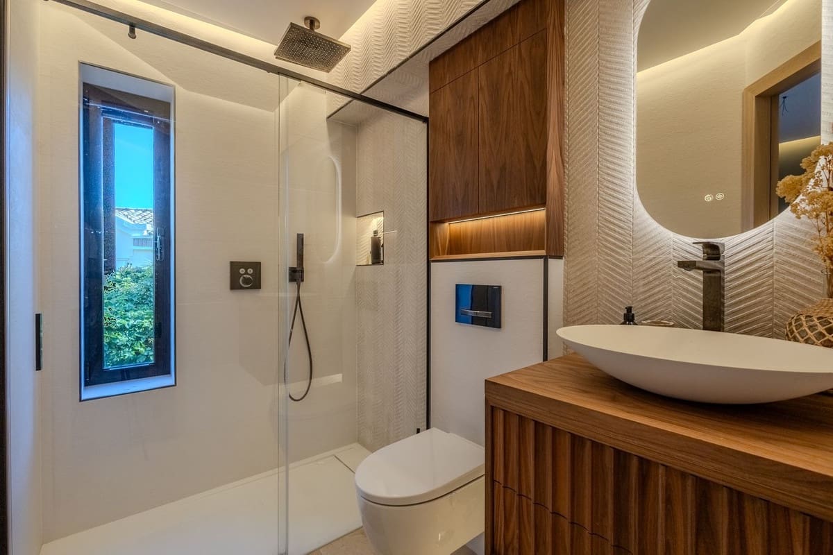 4 sovrum Villa till salu i Marbella med pool garage - 2 395 000 € (Ref: 9562250)