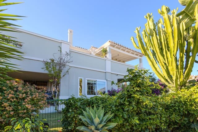 4 sovrum Villa till salu i Las Brisas, Marbella med pool garage - 2 395 000 € (Ref: 9562250)
