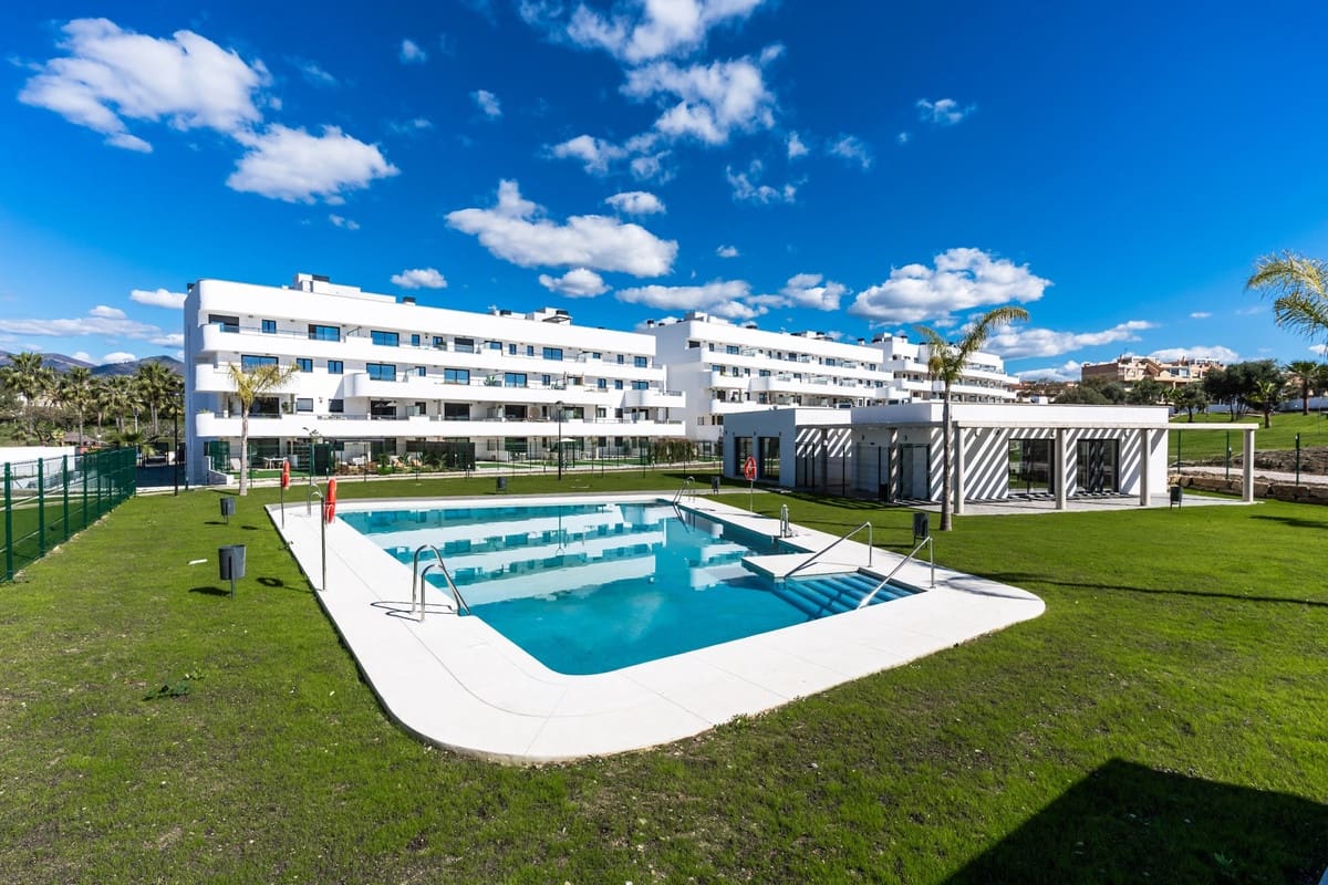 2 sovrum Lägenhet till salu i Estepona med pool garage - 475 000 € (Ref: 9562251)