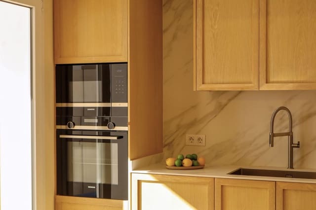 3 makuuhuone Asunto myytävänä paikassa Río Real, Marbella mukana uima-altaan - 1 390 000 € (Ref: 9562254)