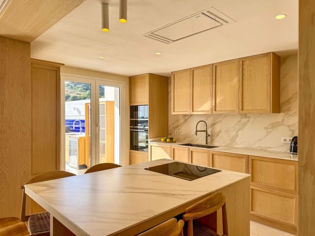 3 makuuhuone Asunto myytävänä paikassa Río Real, Marbella mukana uima-altaan - 1 390 000 € (Ref: 9562254)