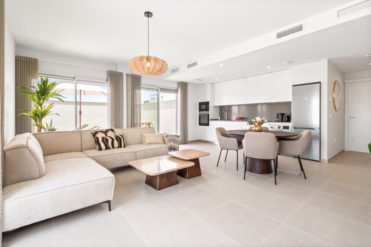 2 soveværelse Lejlighed til salg i New Golden Mile med swimmingpool garage - € 550.000 (Ref: 9562257)