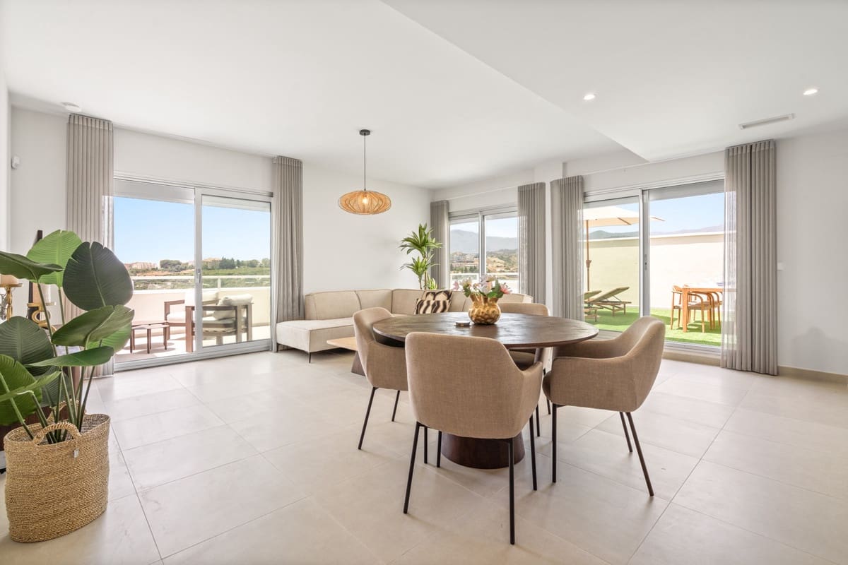 2 soveværelse Lejlighed til salg i New Golden Mile med swimmingpool garage - € 550.000 (Ref: 9562257)