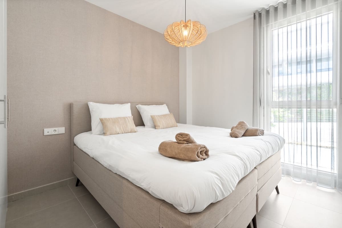 2 soveværelse Lejlighed til salg i New Golden Mile med swimmingpool garage - € 550.000 (Ref: 9562257)