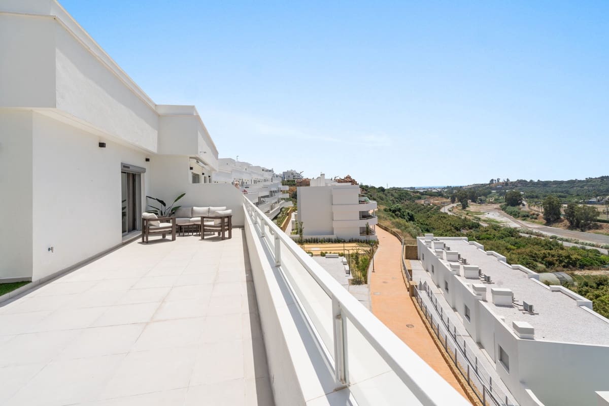 2 soveværelse Lejlighed til salg i New Golden Mile med swimmingpool garage - € 550.000 (Ref: 9562257)