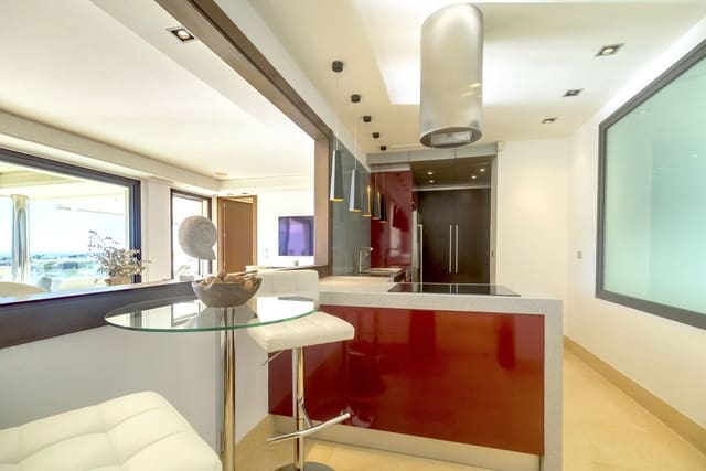 2 sypialnia Mieszkanie na sprzedaż w Las Brisas, Marbella z basenem garażem - 1 050 000 € (Ref: 9562259)