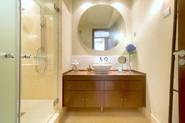 2 sypialnia Mieszkanie na sprzedaż w Las Brisas, Marbella z basenem garażem - 1 050 000 € (Ref: 9562259)