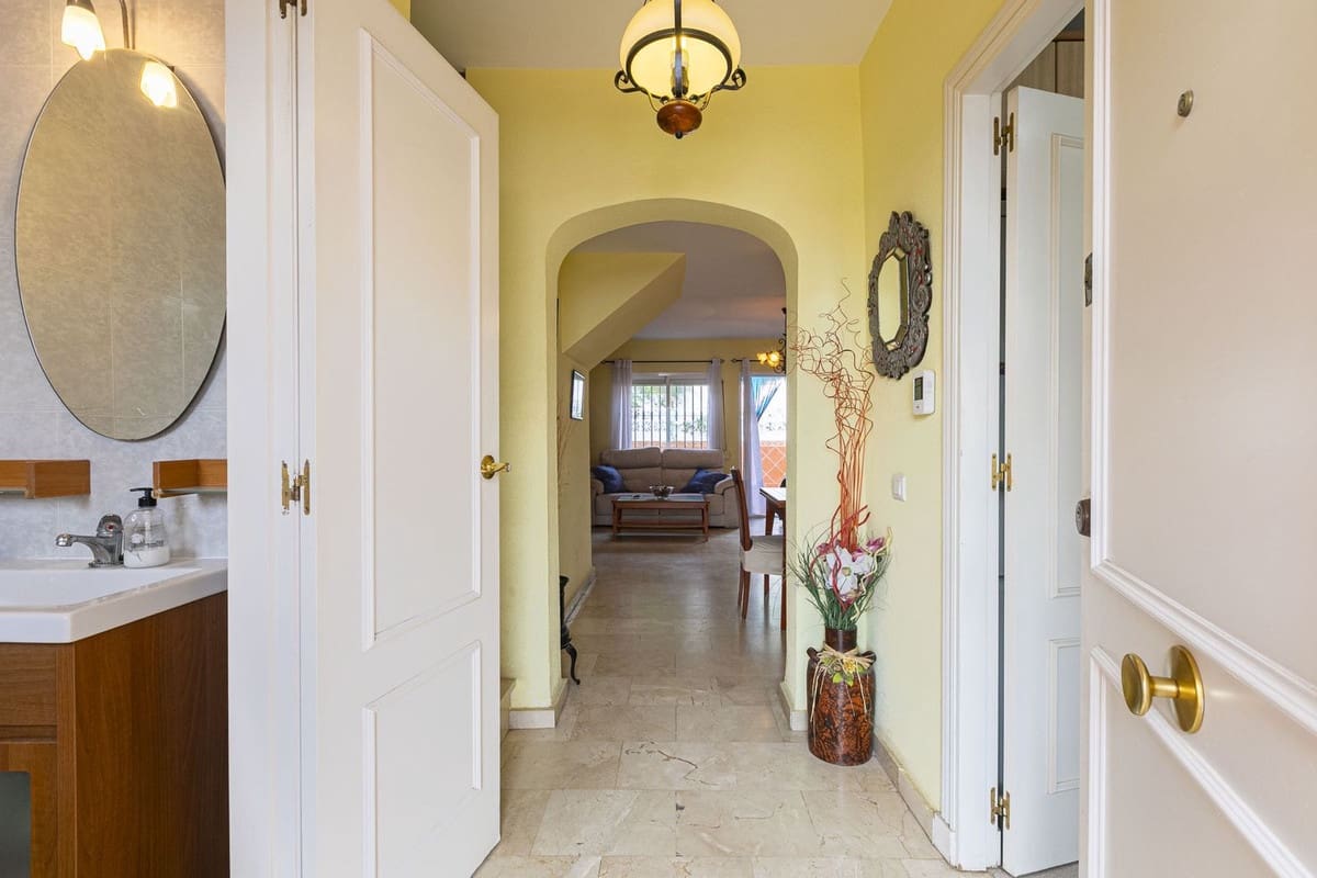 Chalet de 6 habitaciones en Marbella en venta con garaje - 610.000 € (Ref: 9562260)