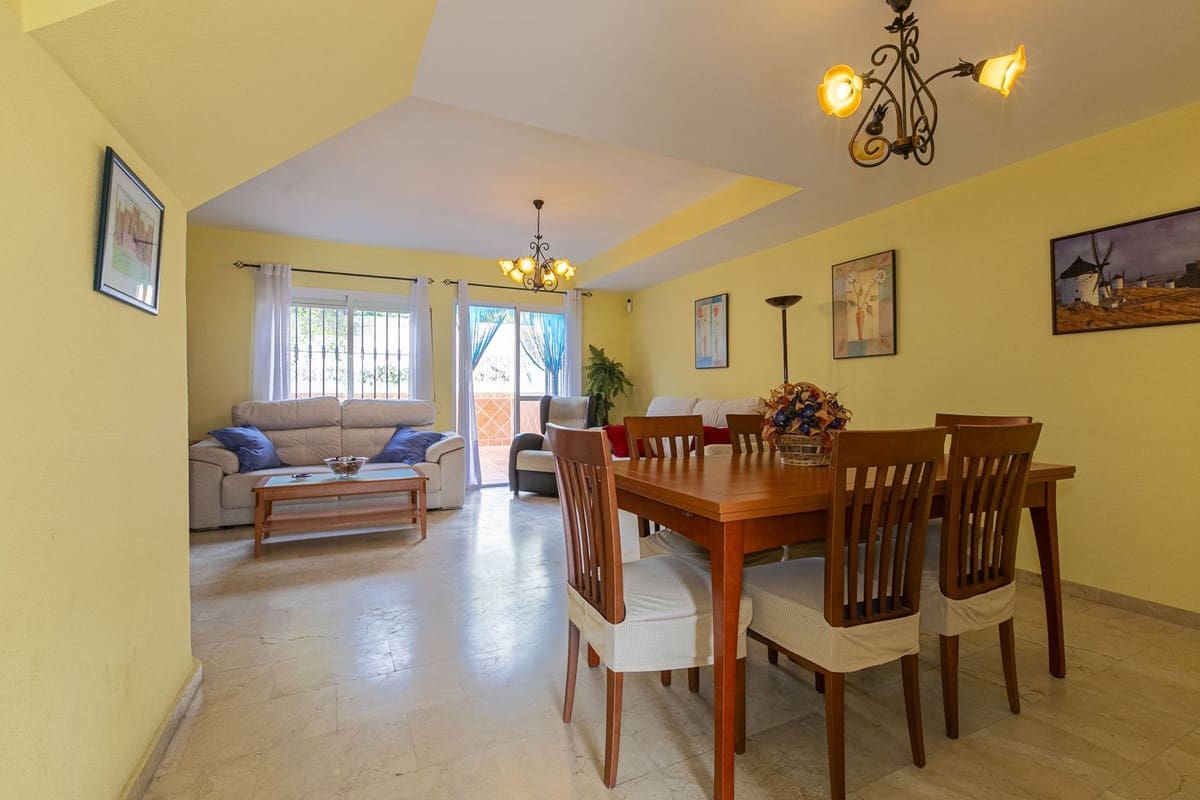 Chalet de 6 habitaciones en Marbella en venta con garaje - 610.000 € (Ref: 9562260)