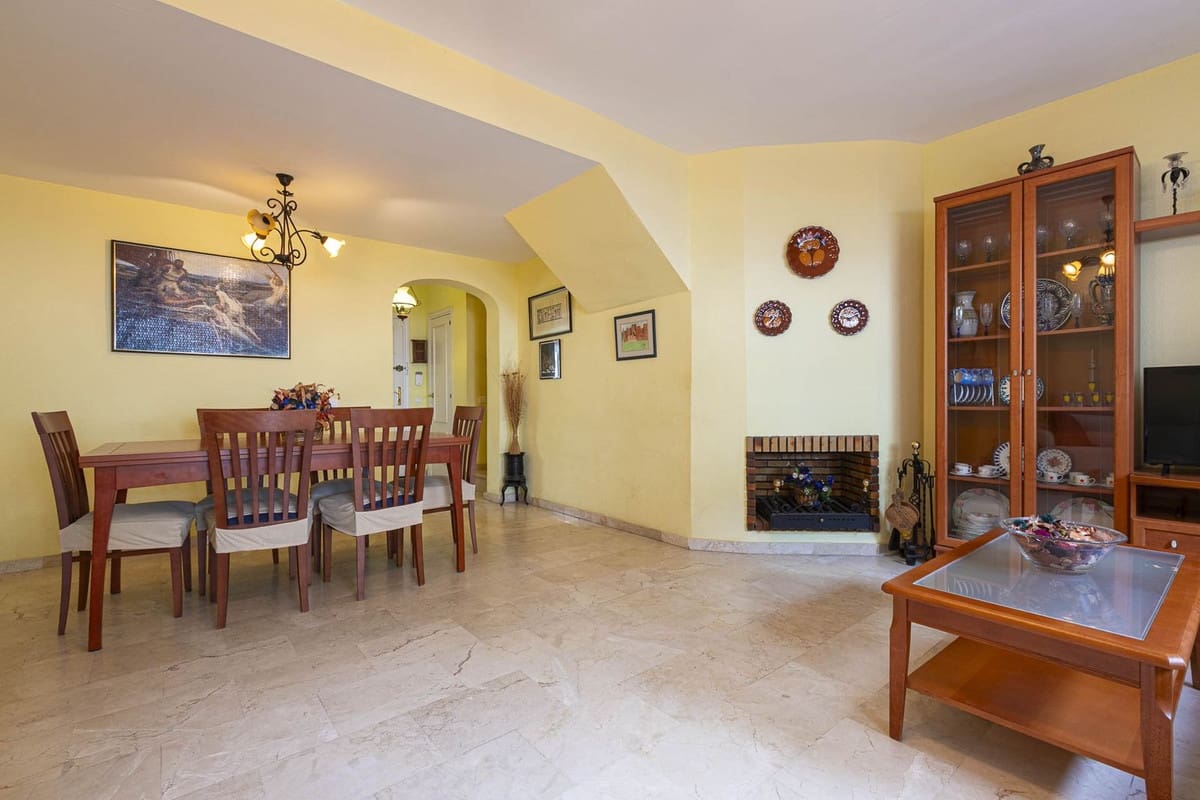 Chalet de 6 habitaciones en Marbella en venta con garaje - 610.000 € (Ref: 9562260)