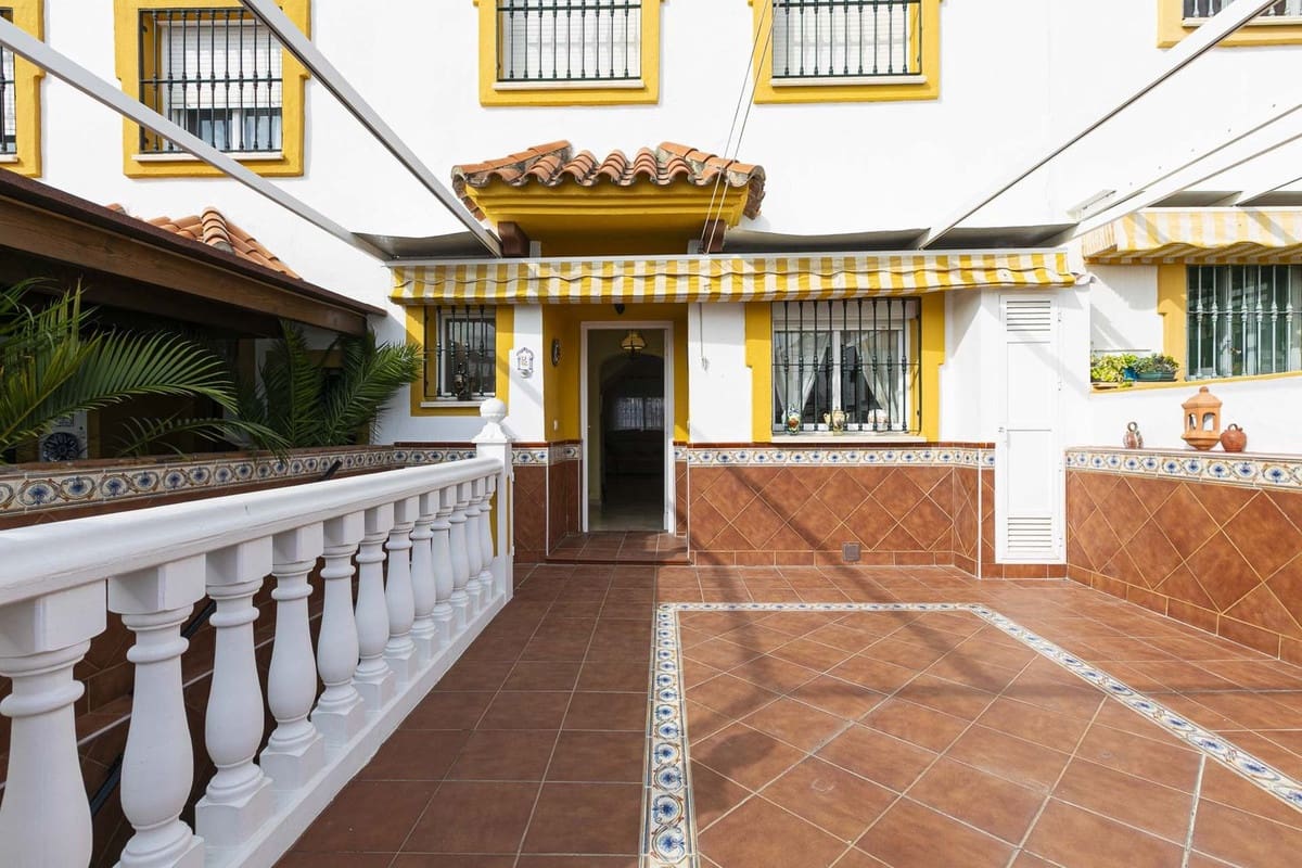 Chalet de 6 habitaciones en Marbella en venta con garaje - 610.000 € (Ref: 9562260)