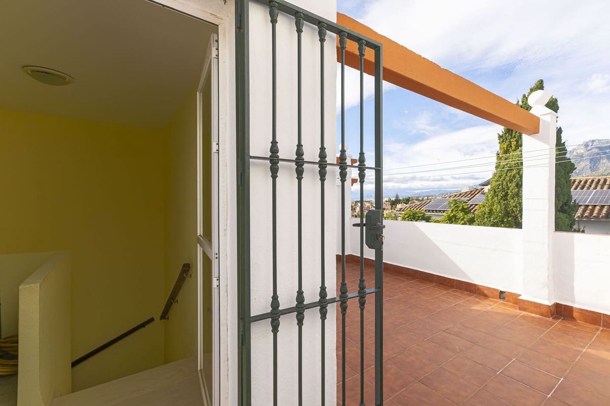 Chalet de 6 habitaciones en Marbella en venta con garaje - 610.000 € (Ref: 9562260)