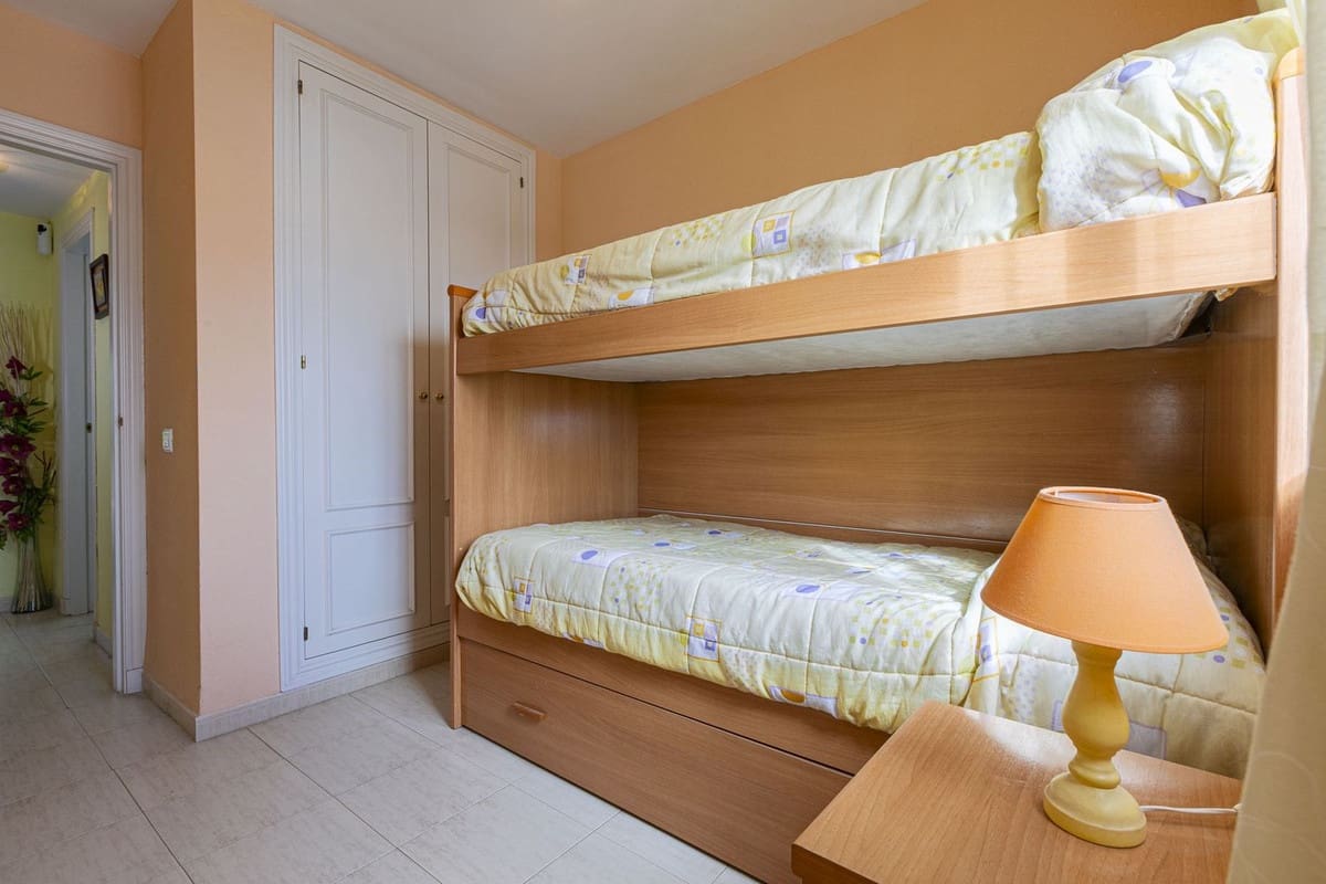 Chalet de 6 habitaciones en Marbella en venta con garaje - 610.000 € (Ref: 9562260)