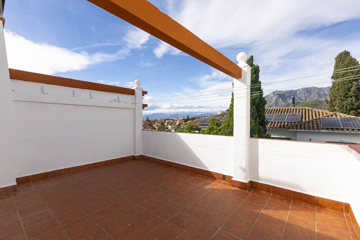 Chalet de 6 habitaciones en Marbella en venta con garaje - 610.000 € (Ref: 9562260)