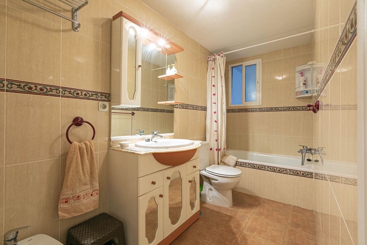 Chalet de 6 habitaciones en Marbella en venta con garaje - 610.000 € (Ref: 9562260)