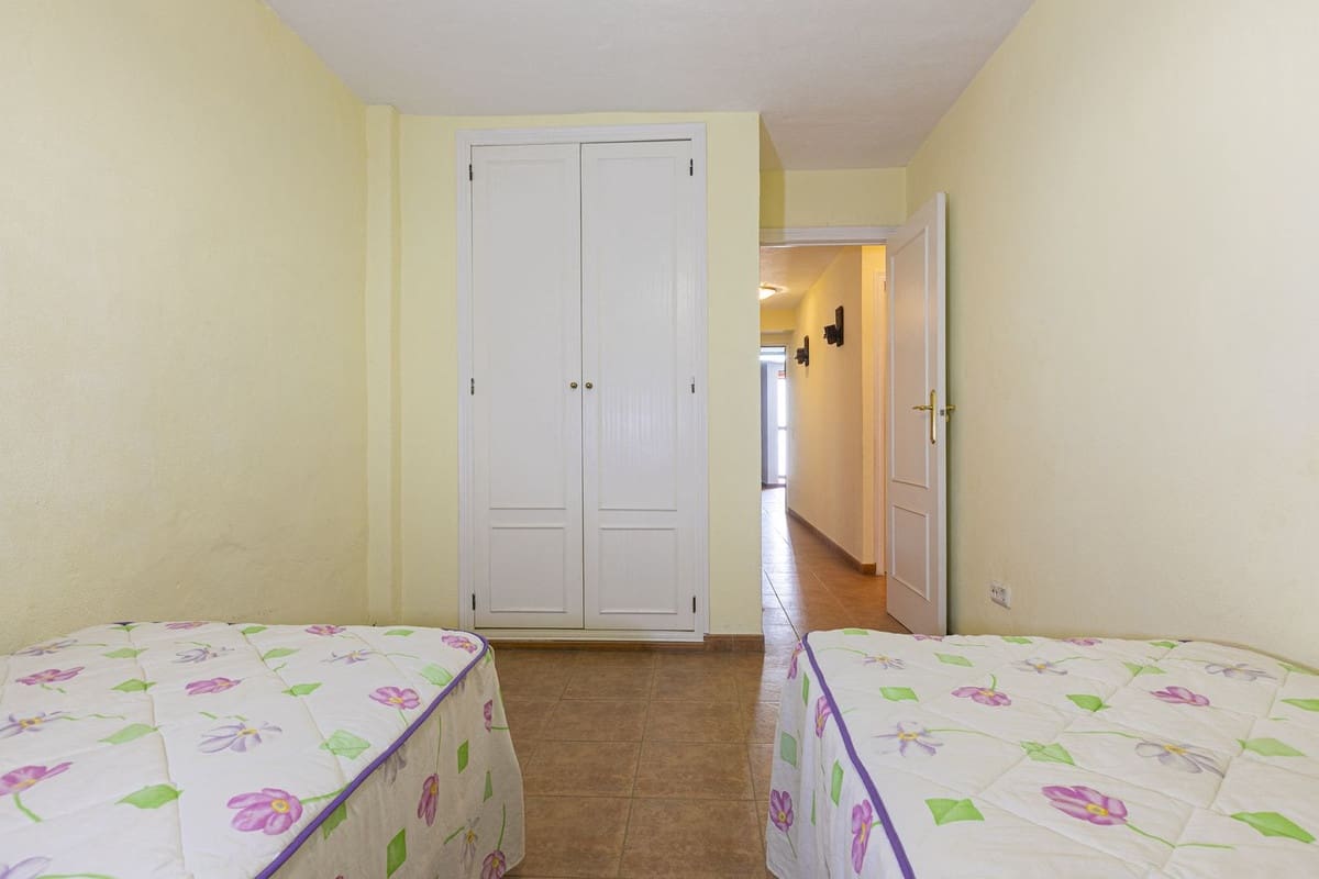 Chalet de 6 habitaciones en Marbella en venta con garaje - 610.000 € (Ref: 9562260)