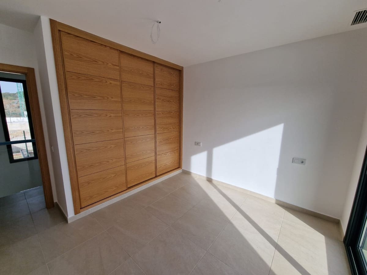 Chalet de 4 habitaciones en Manilva en venta con piscina garaje - 730.000 € (Ref: 9563813)