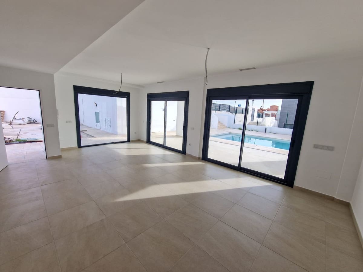 Chalet de 4 habitaciones en Manilva en venta con piscina garaje - 730.000 € (Ref: 9563813)