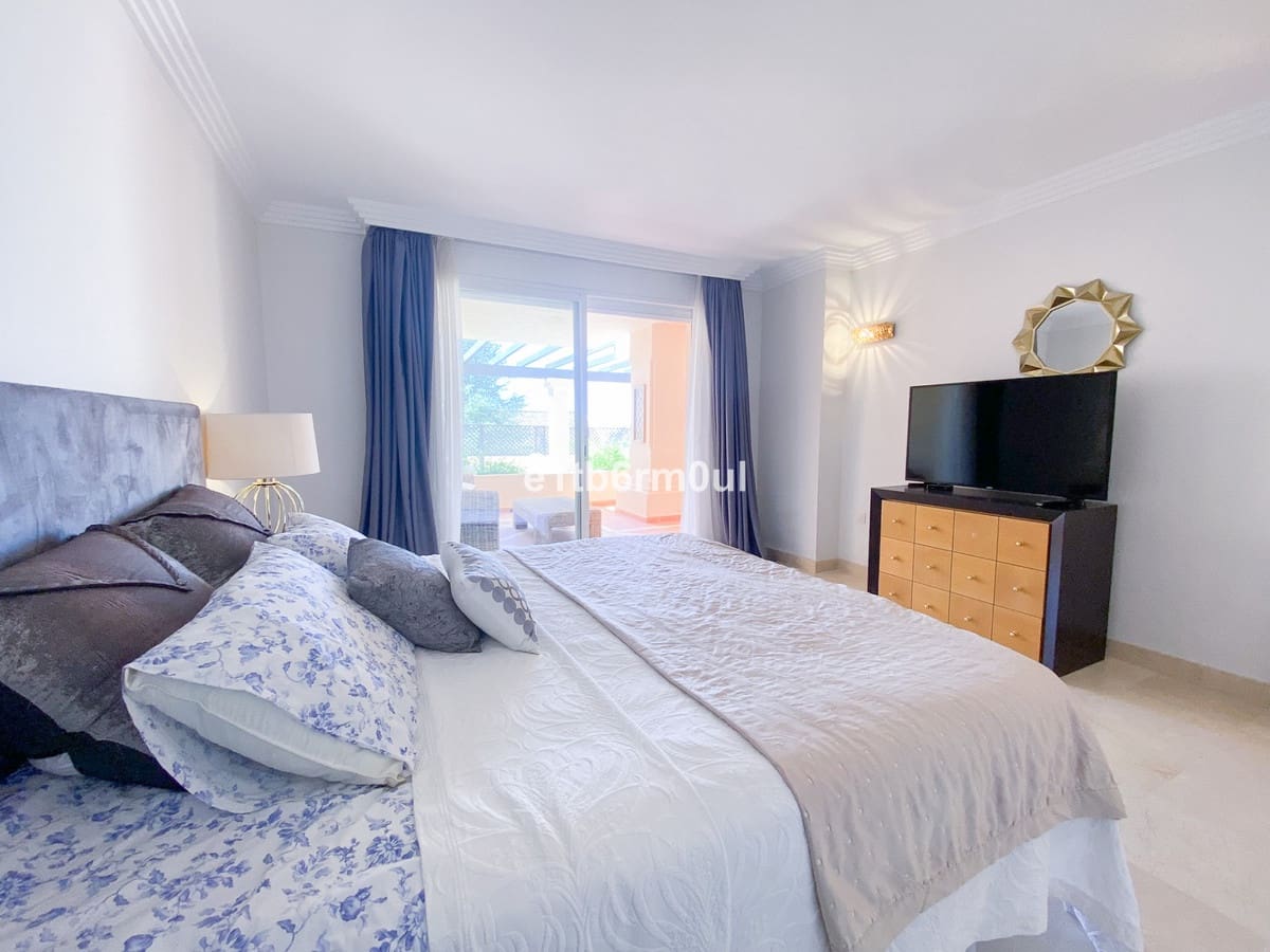 2 bedroom Flat for sale in Marbella with pool garage - € 875,000 (Ref: 9563815)