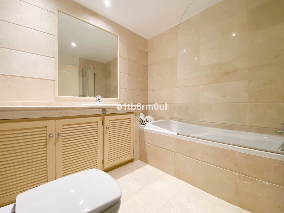 2 bedroom Flat for sale in Marbella with pool garage - € 875,000 (Ref: 9563815)