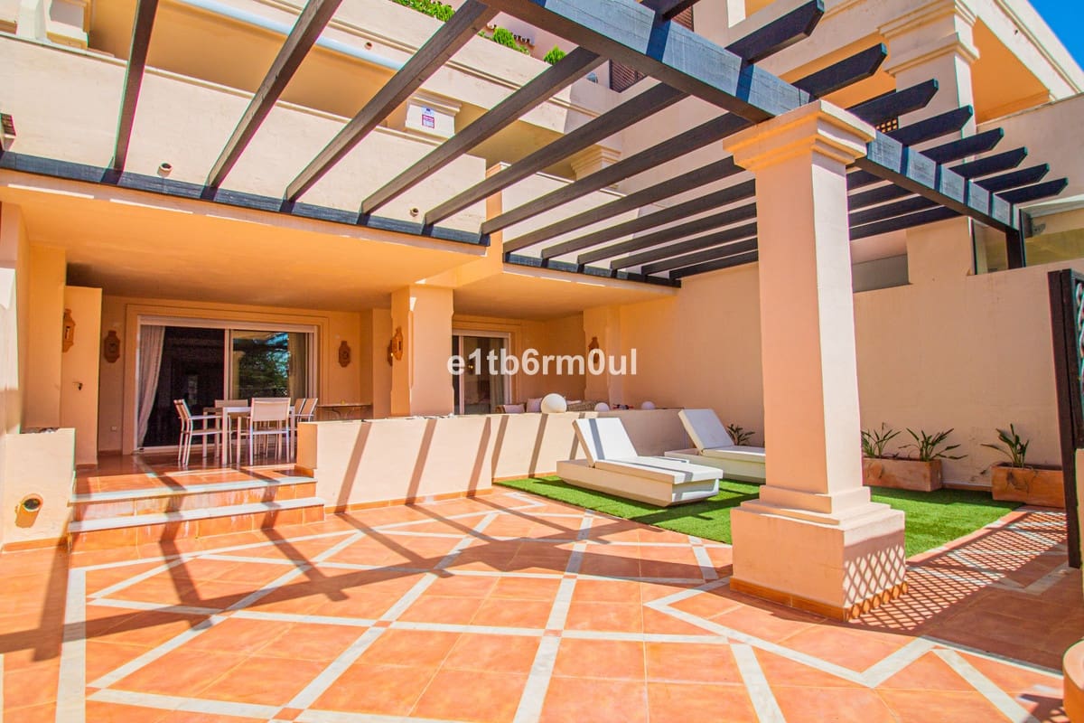 2 bedroom Flat for sale in Marbella with pool garage - € 875,000 (Ref: 9563815)