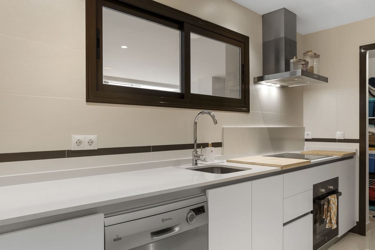 2 quarto Apartamento para venda em Estepona com piscina garagem - 330 000 € (Ref: 9565714)