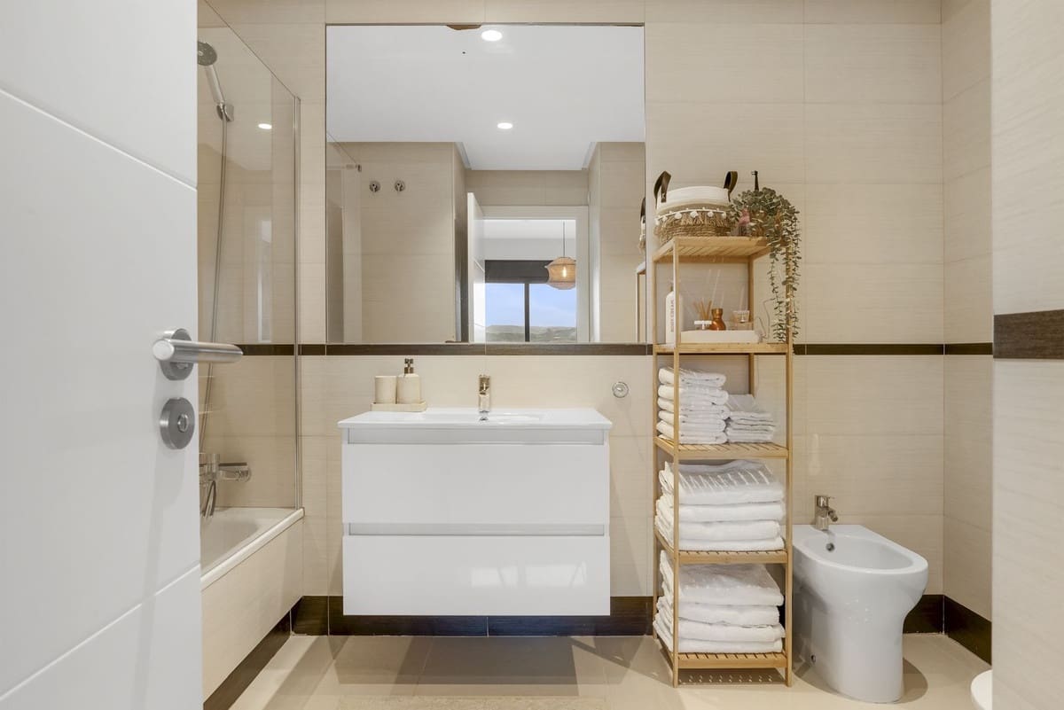 2 quarto Apartamento para venda em Estepona com piscina garagem - 330 000 € (Ref: 9565714)