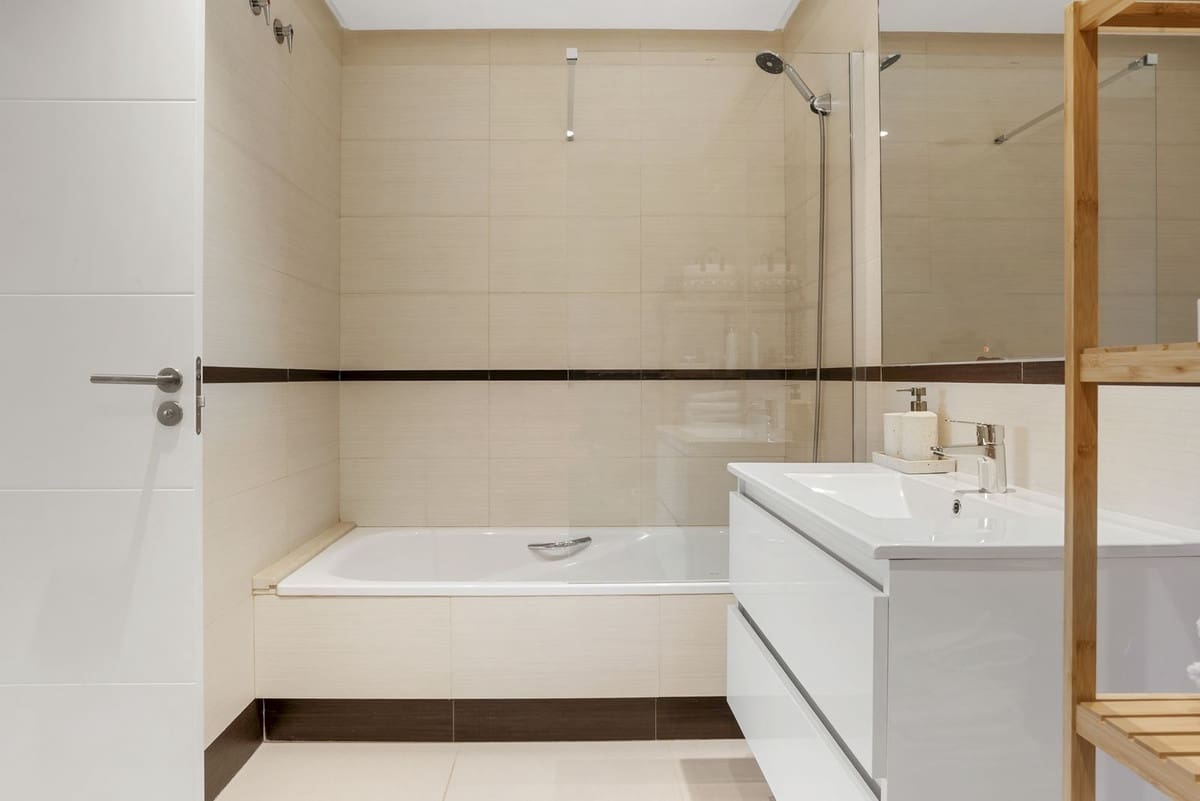 2 quarto Apartamento para venda em Estepona com piscina garagem - 330 000 € (Ref: 9565714)