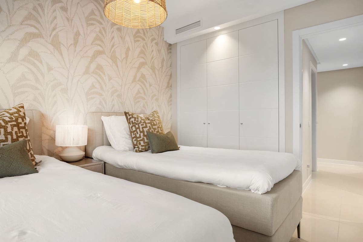 2 quarto Apartamento para venda em Estepona com piscina garagem - 330 000 € (Ref: 9565714)