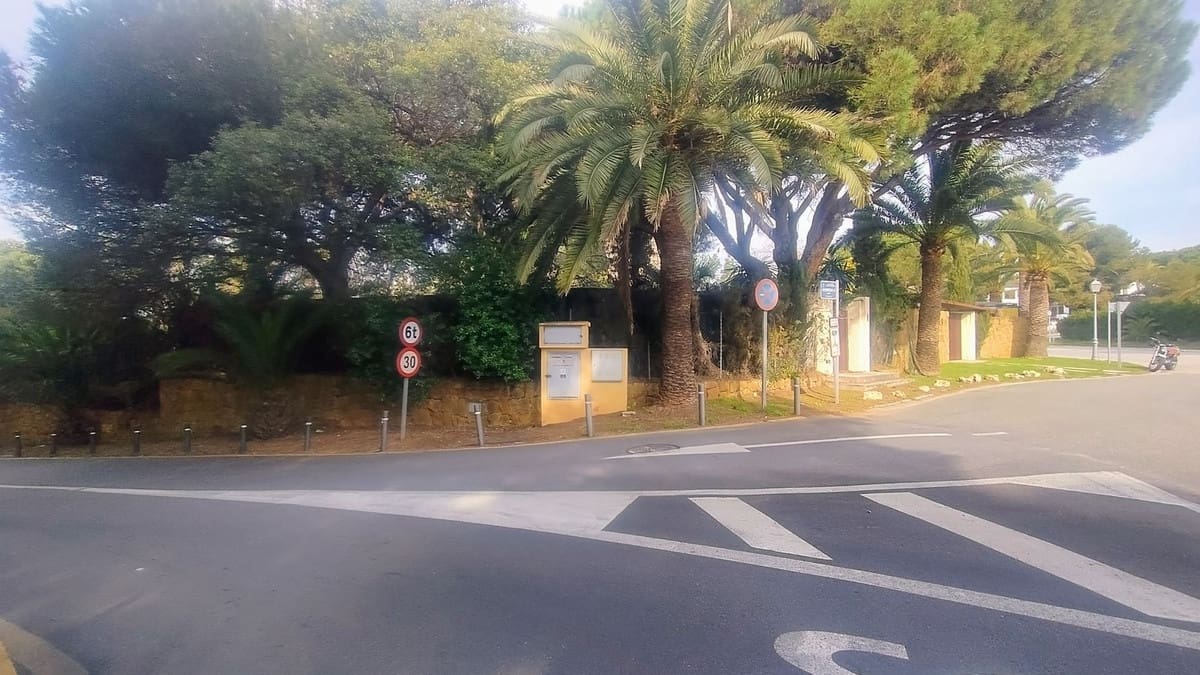 Building Plot for sale in Marbella - € 1,300,000 (Ref: 9565717)