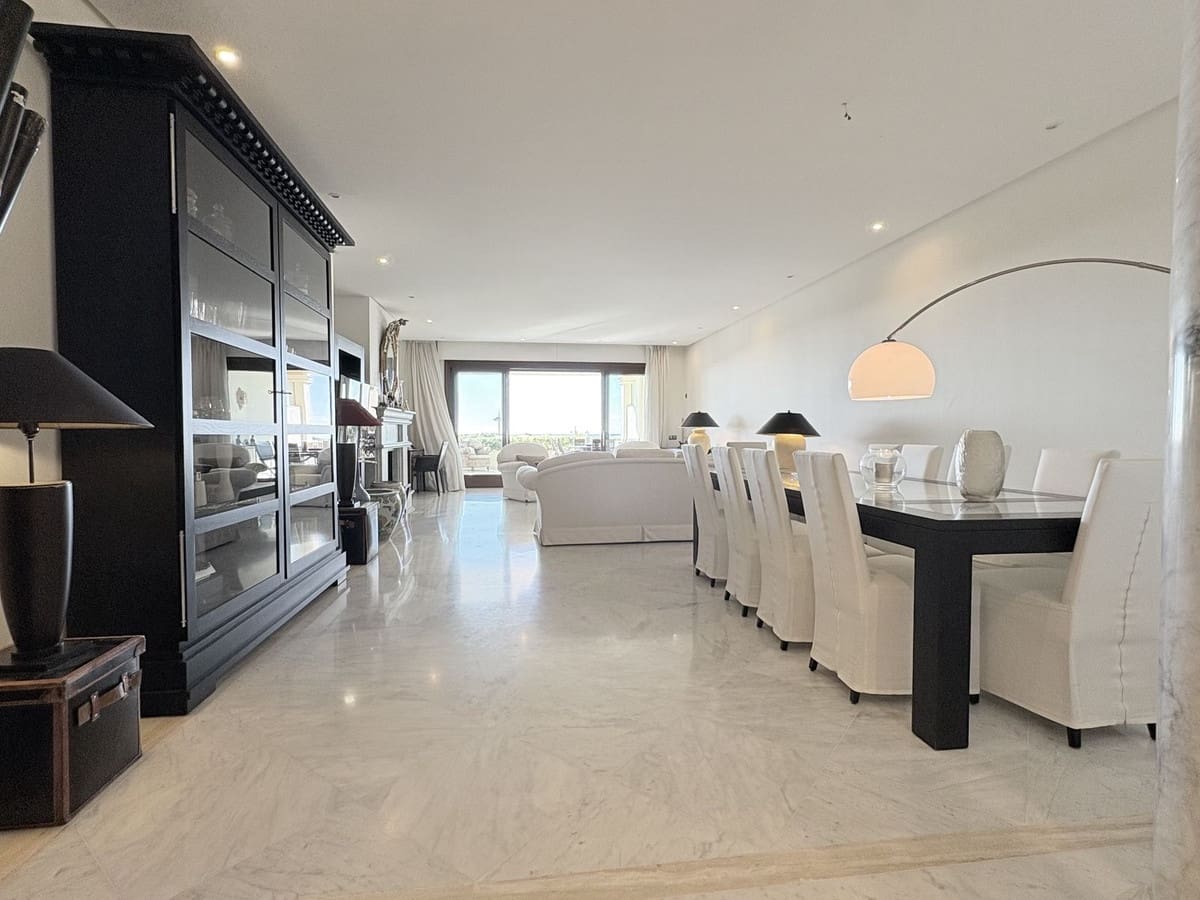 Piso de 3 habitaciones en Marbella en venta con piscina garaje - 2.850.000 € (Ref: 9566489)