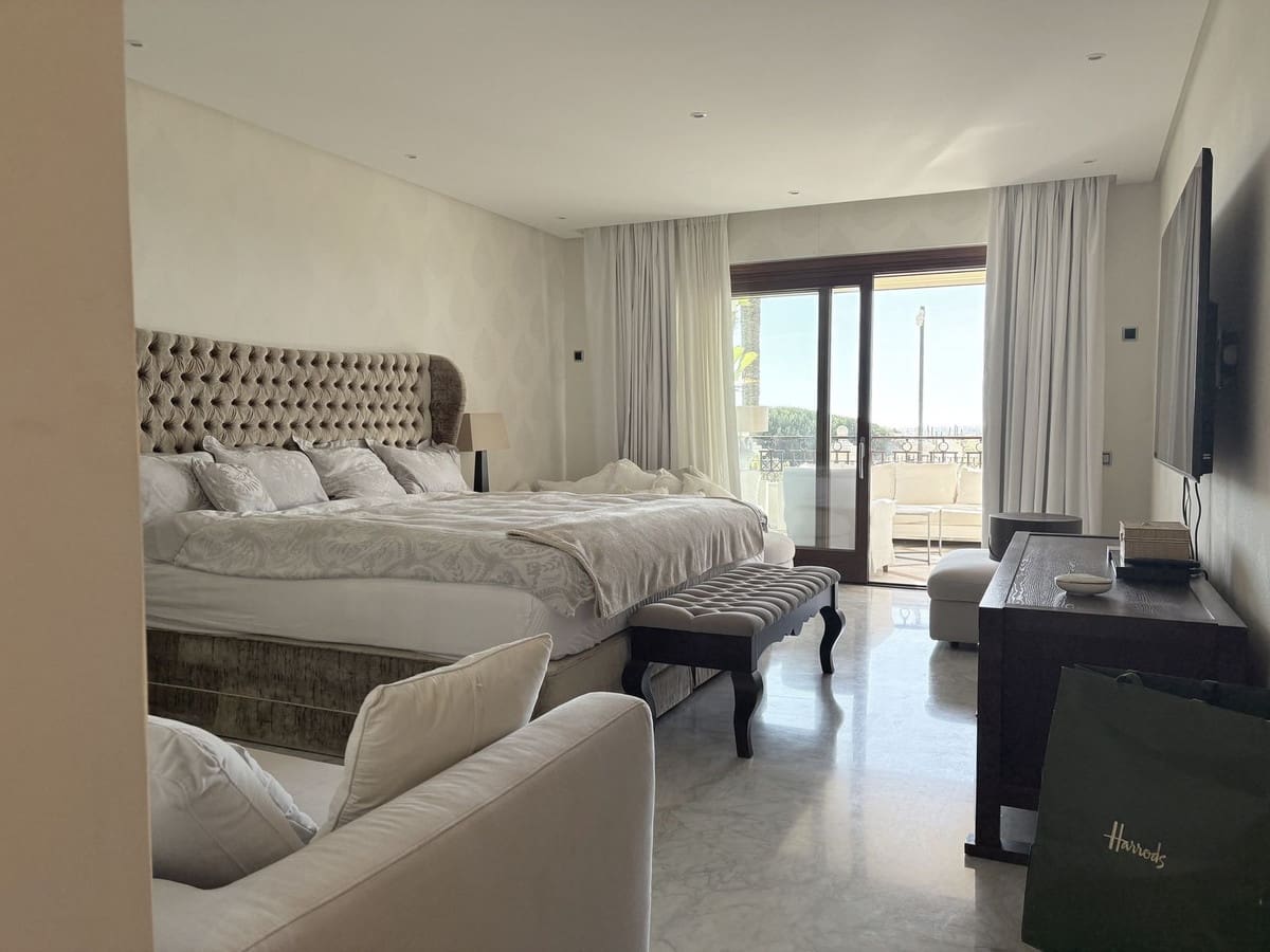 Piso de 3 habitaciones en Marbella en venta con piscina garaje - 2.850.000 € (Ref: 9566489)