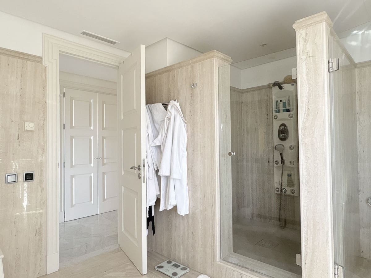 Piso de 3 habitaciones en Marbella en venta con piscina garaje - 2.850.000 € (Ref: 9566489)