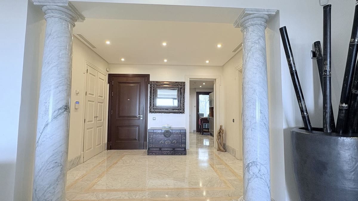 Piso de 3 habitaciones en Marbella en venta con piscina garaje - 2.850.000 € (Ref: 9566489)