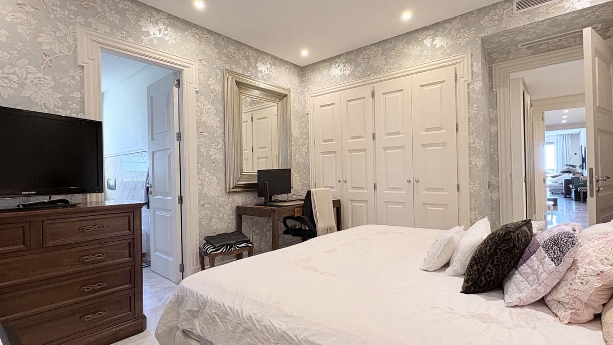 Piso de 3 habitaciones en Marbella en venta con piscina garaje - 2.850.000 € (Ref: 9566489)