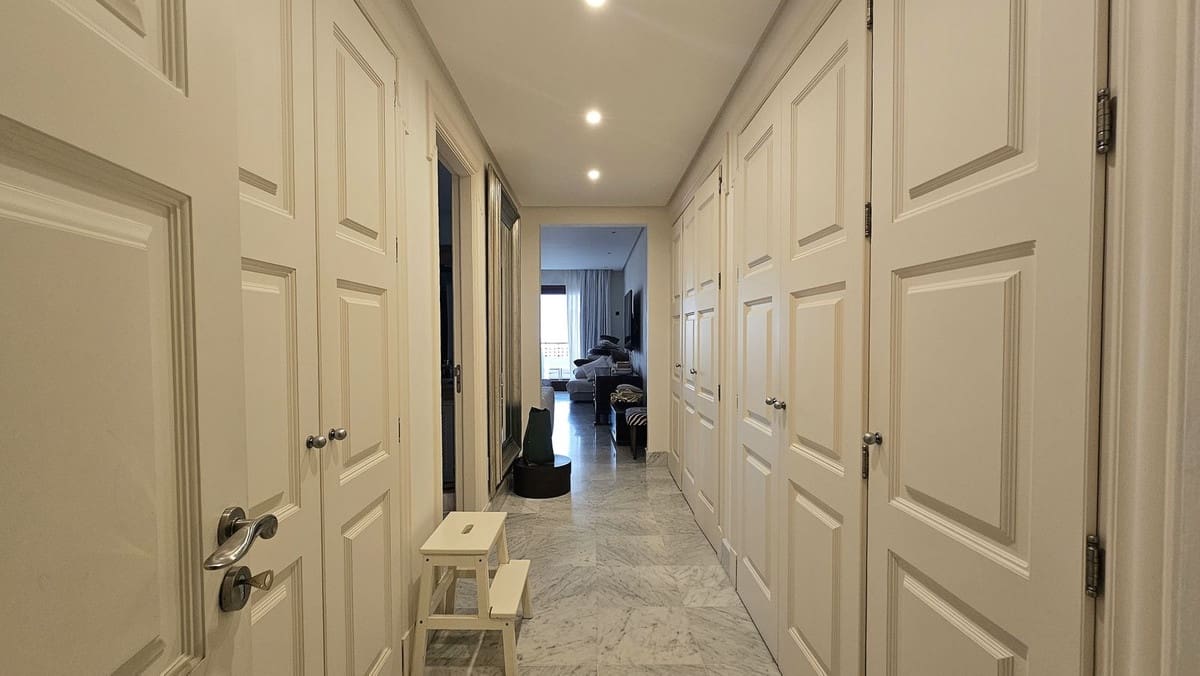 Piso de 3 habitaciones en Marbella en venta con piscina garaje - 2.850.000 € (Ref: 9566489)