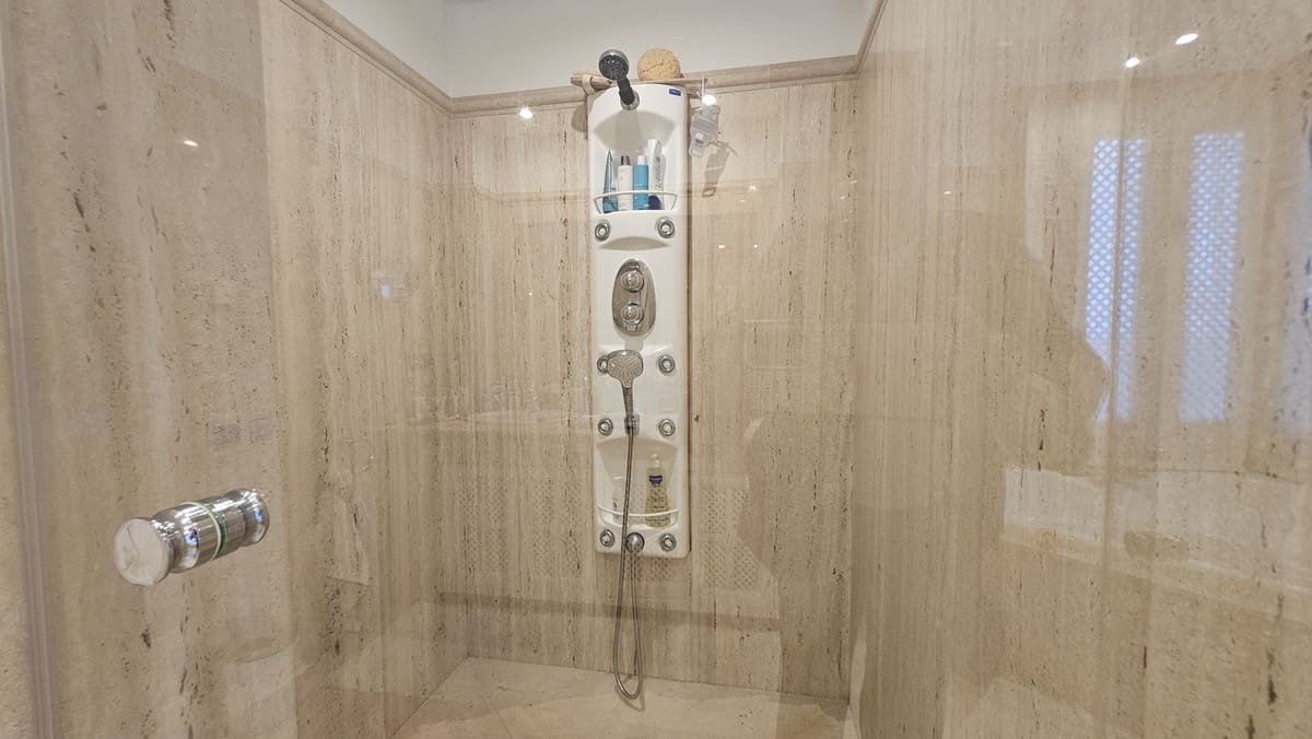 Piso de 3 habitaciones en Marbella en venta con piscina garaje - 2.850.000 € (Ref: 9566489)